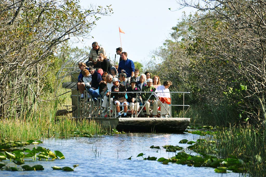 1024px-Miami_everglades_airboat_tourism.jpg